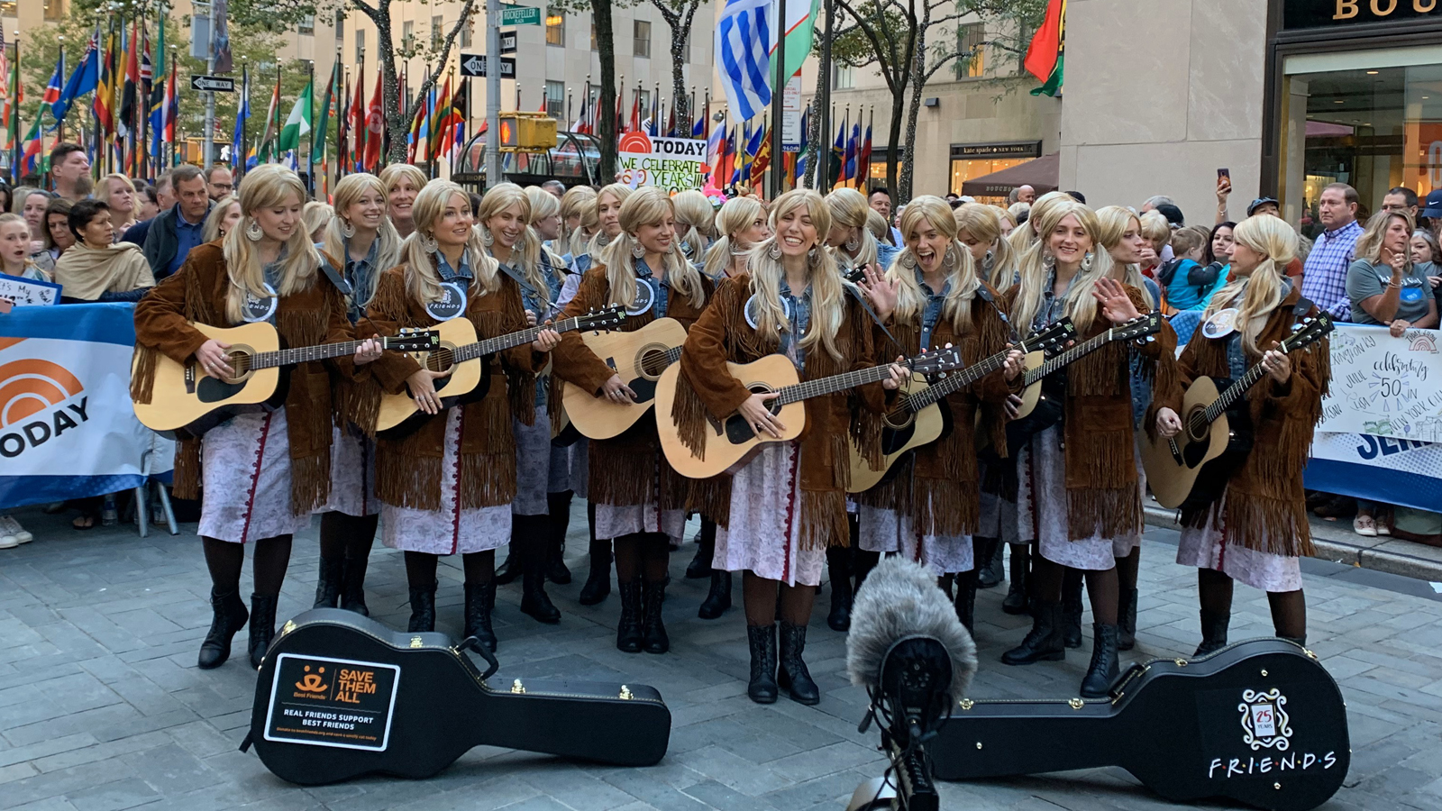 25 Phoebe look alike models from the hit show Friends performing the song Smelly Cat on NBC Morning show.